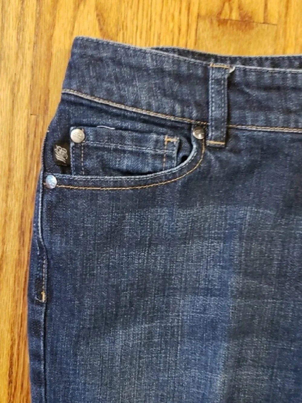 White House Black Market Dark Indigo Boot Leg Blanc Jeans Size: 6S